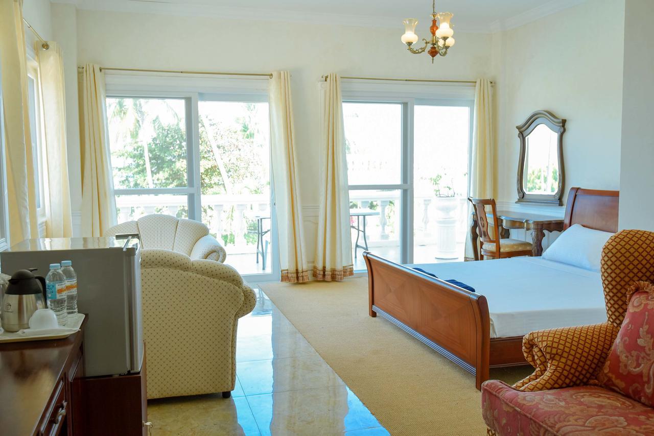 Отель Casablanca By The Sea Olango Island Экстерьер фото