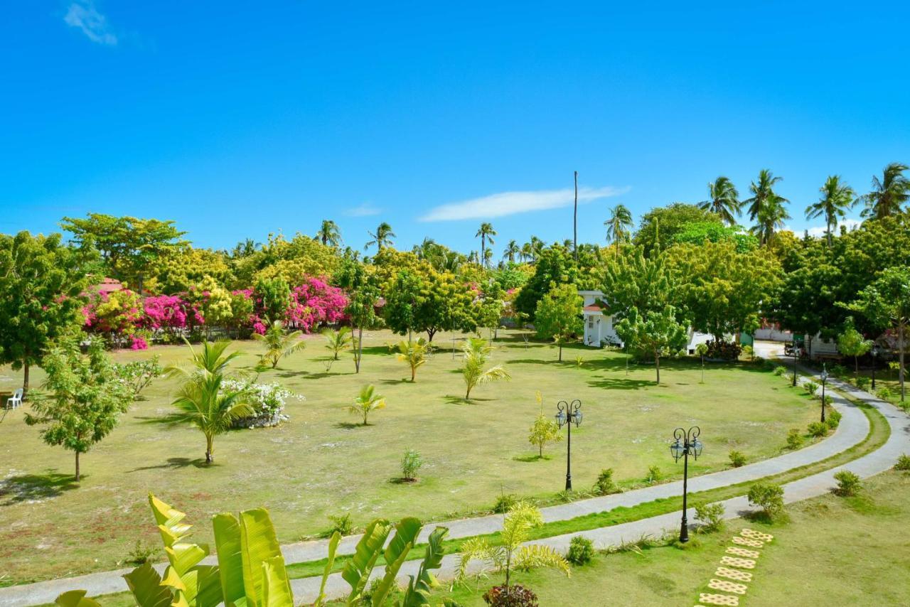 Отель Casablanca By The Sea Olango Island Экстерьер фото